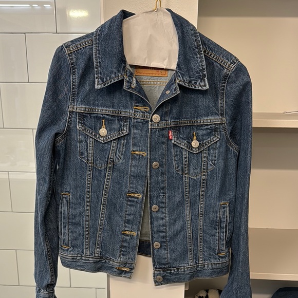 Authenic LEVI Jean Jacket - Picture 1 of 3